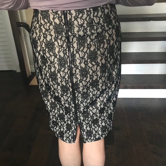 Lace pencil skirt - Picture 2 of 2
